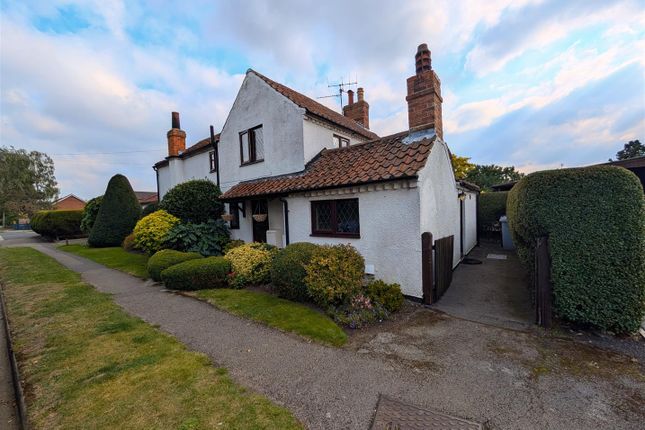 Thumbnail Cottage for sale in Woodhill Road, Collingham, Newark