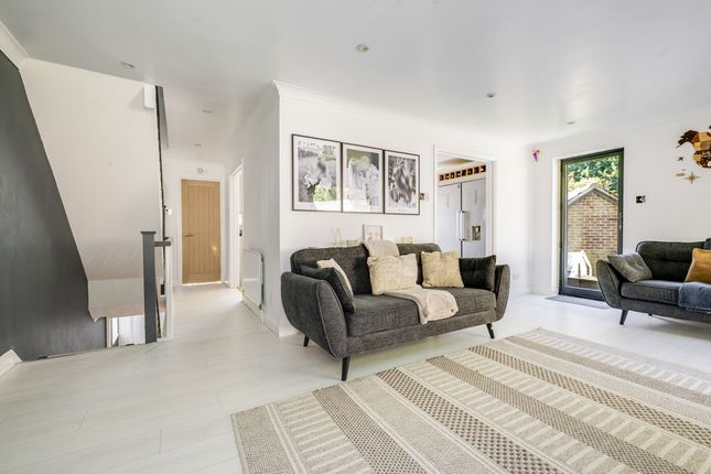 25, Oliver Close, Crowborough photo 4