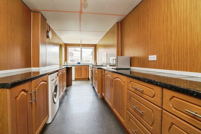 10, Golden Close, Gloucester photo 2