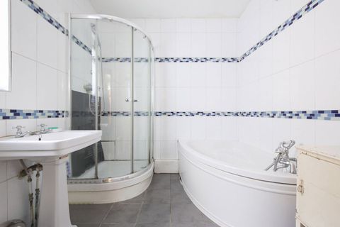 Flat for sale in Lordship Road, London