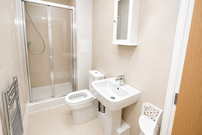 Flat 13, 49, Clarence Avenue, ILFORD photo 3