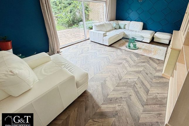 48 Hadcroft Grange, Stourbridge photo 3