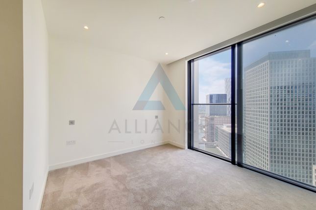 Flat to rent in Hampton Tower, South Quay Plaza