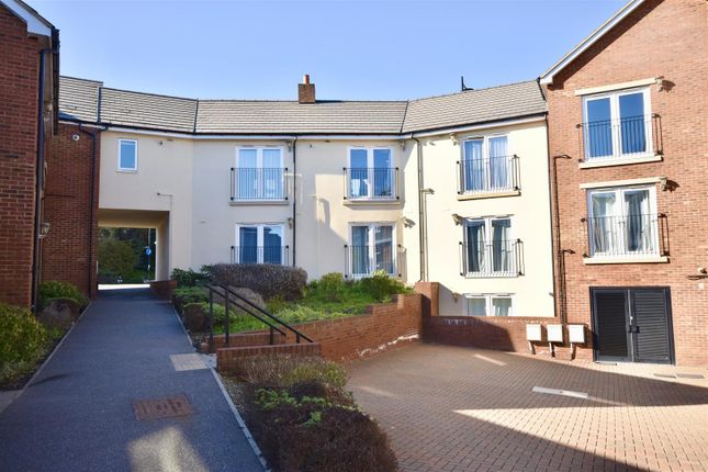 Thumbnail Flat for sale in Bluebell Court, Leighton Road, Linslade