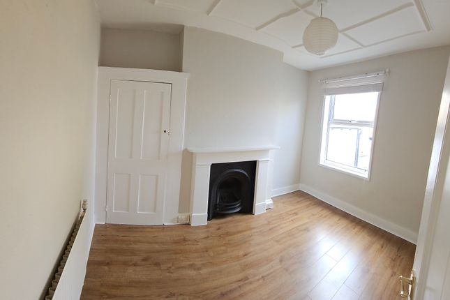 Terraced house to rent in Park Ridings, London