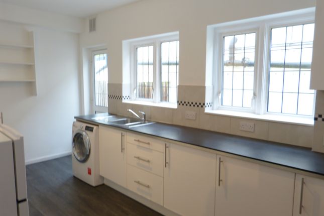 Flat to rent in Lichfield Grove, London