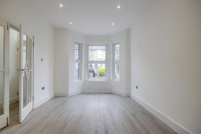 16, Daventry Avenue, London photo 3