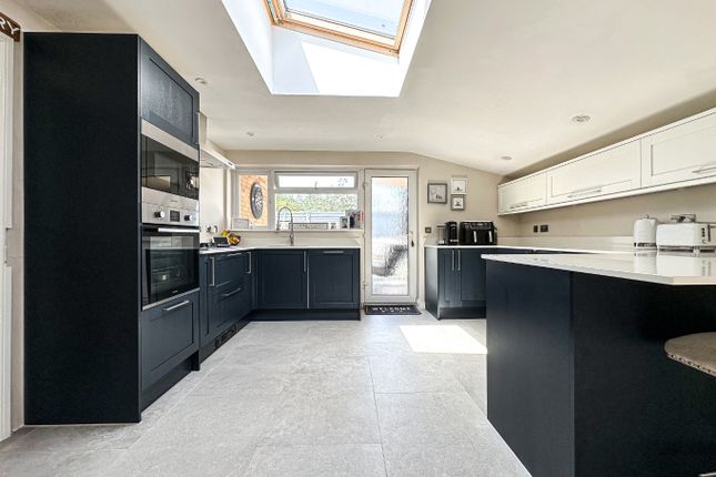 19 Heathfield Close, North Petherton, Somerset photo 3