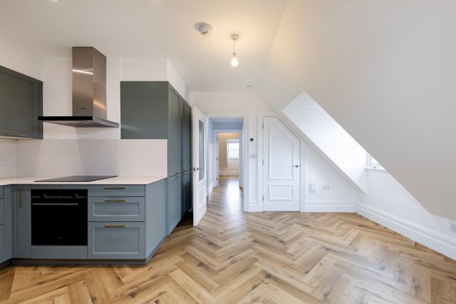 Flat 8, Ivy Court, 110, Fairmile Lane, Surrey photo 2