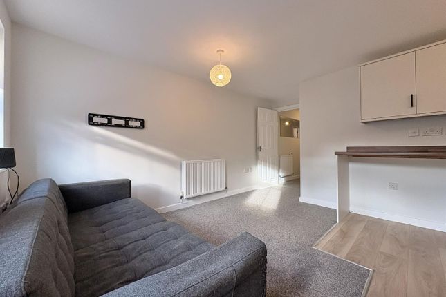 Flat 4, Oak Court, Taunton photo 3