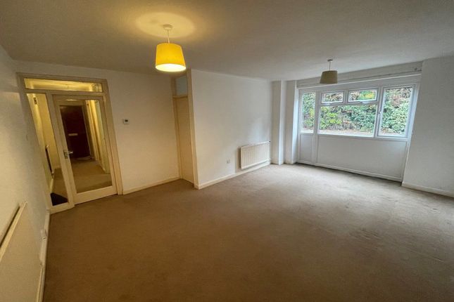 Flat to rent in North Avenue, Stoneygate, Leicester