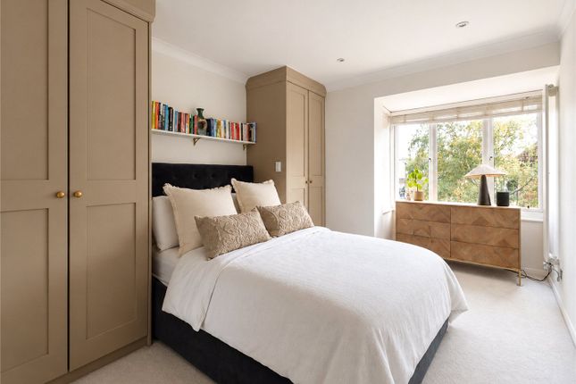 111, Linwood Close, London photo 4
