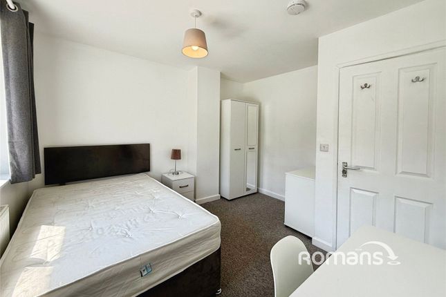 Room 5, 153, Chairborough Road, Buckinghamshire photo 5