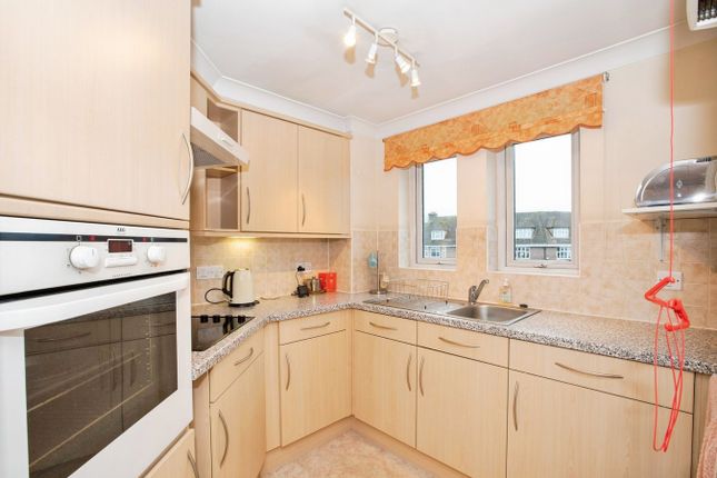 Calverley Court, Kingston Road, Epsom photo 4