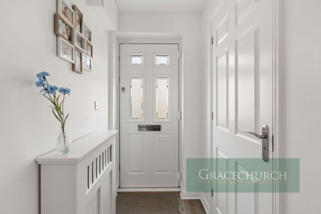 22 Foxwood Chase, Waltham Abbey photo 2