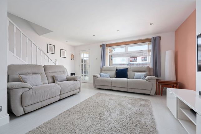 2 Cairnwell Place, Dunfermline photo 2