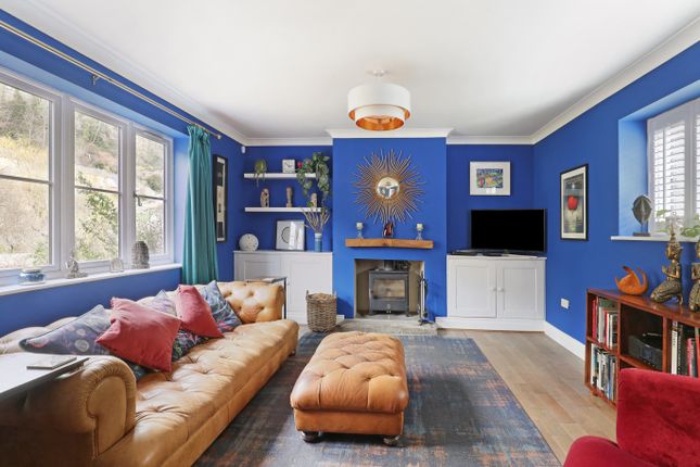 1 Meadow Cottages, High Street, Chalford photo 2