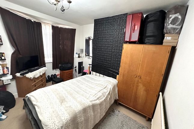 45, Albert Road, West Drayton photo 3