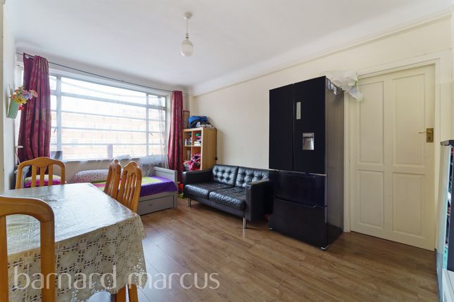 Flat for sale in Balham High Road, London