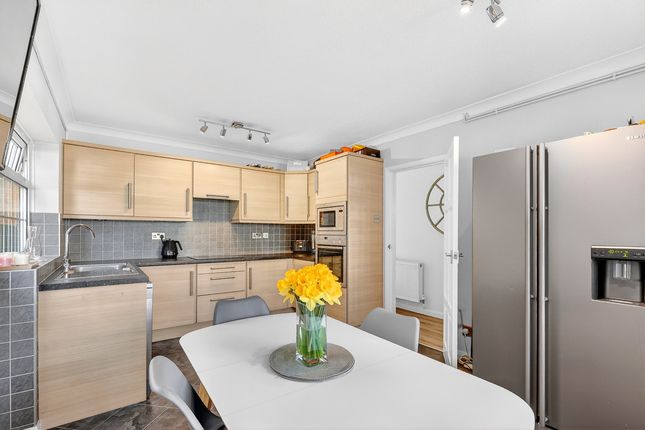 13, Wincoat Drive, South Benfleet photo 2