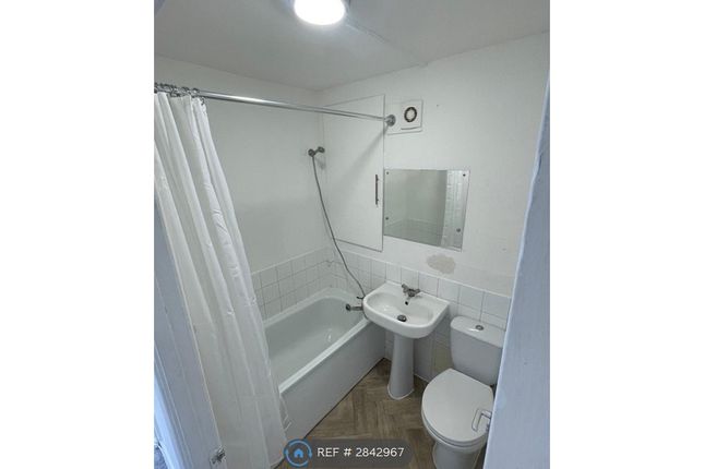 Flat  Eastdown Court, Eastdown Park, Lewisham photo 5