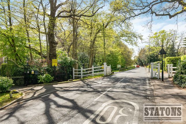 Lancaster Grange, 104, Camlet Way, Hadley Wood photo 3