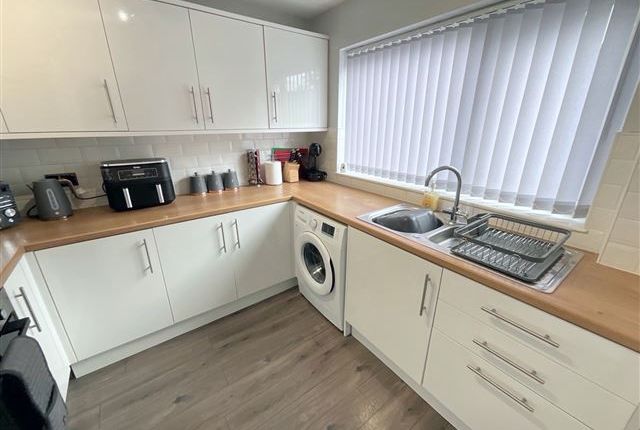 38, Strauss Crescent Maltby, Rotherham photo 3