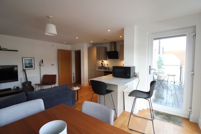 8, Orchard Place, Fleet photo 4