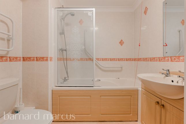Flat 17, Calverley Court, 370-374, Kingston Road, Epsom photo 3