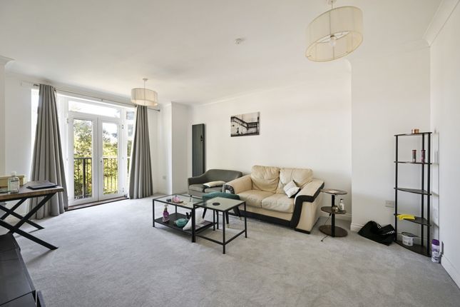 Flat 11, Mayfair Court 76 Stonegrove, London photo 2