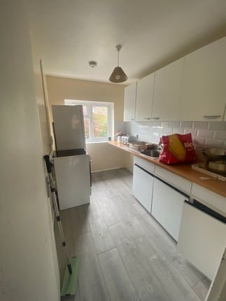 Flat to rent in Nazeing Road, Waltham Abbey