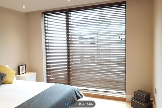 Flat, London photo 4