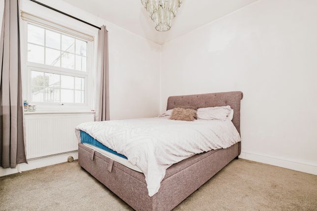 End terrace house for sale in Ambrose Place, Worthing
