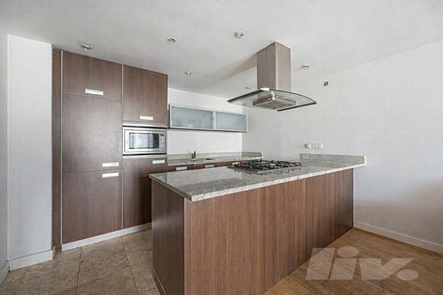 32 52, Lymington Road, London photo 2