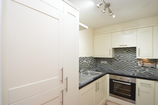13 Mathon Court, Cross Lanes, Guildford photo 2