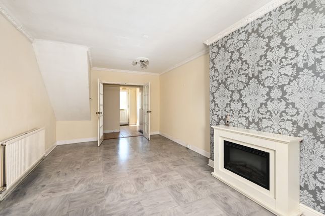 10, Foxley Close, Camberley photo 4