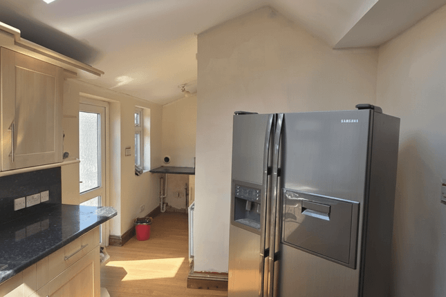 41, Shelley Crescent, HOUNSLOW photo 5