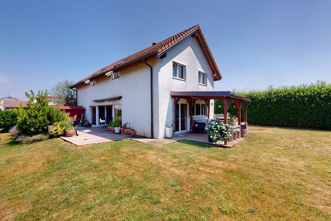 Villa for sale in Gletterens, Canton De Fribourg, Switzerland