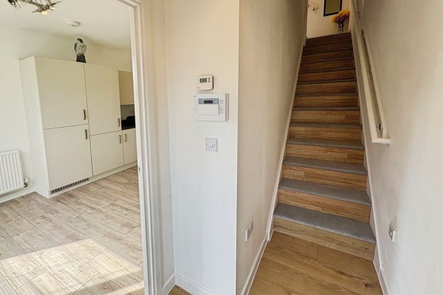 19, Symons Crescent, Sheffield photo 2