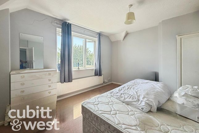 23, Kings Road, Lee-On-The-Solent photo 4