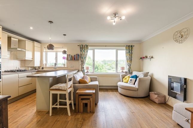 18, Brookside, Feltham photo 4