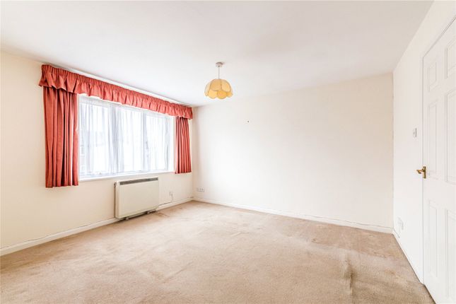 2 Highclere Court,, Holly Avenue, Addlestone photo 3