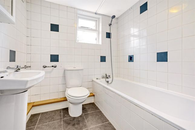 Flat for sale in St. Thomas's Road, London