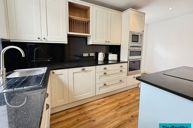 2 Riverside Terrace, Barnoldswick photo 3