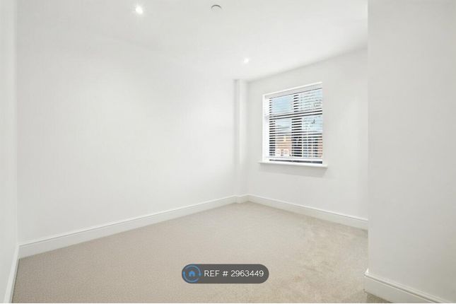 Flat, Sloane House Cambridge Place, Aylesbury photo 4
