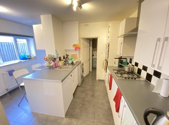 12, Lower Court Road, Epsom photo 4