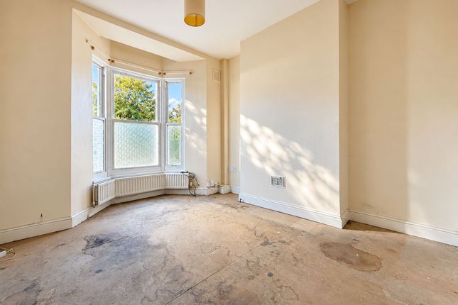 12b Mosslea Road, London photo 4