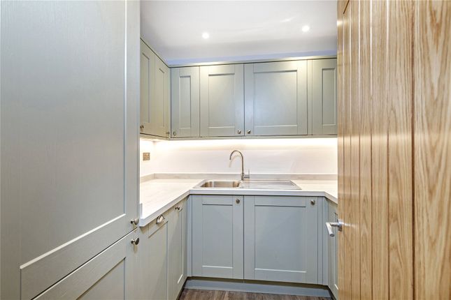 Flat 5, 22, High Street Wimbledon, London photo 2