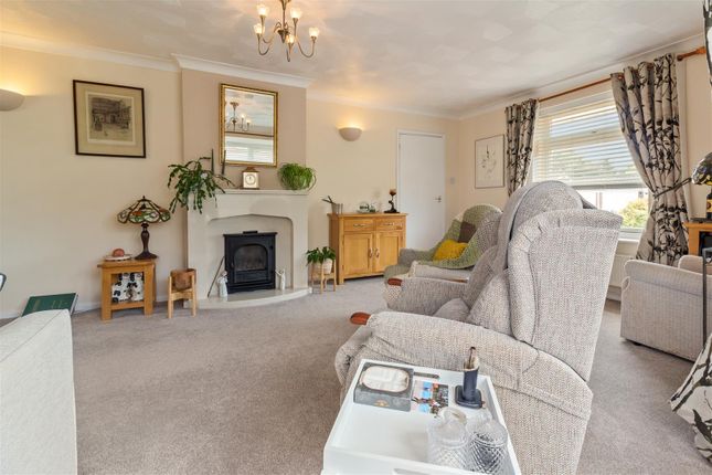 1, Brookside Close, Worthing photo 3