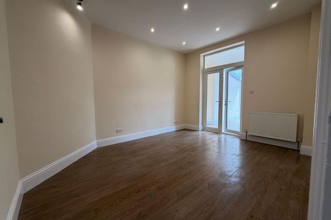 4 First Avenue, Gillingham photo 4